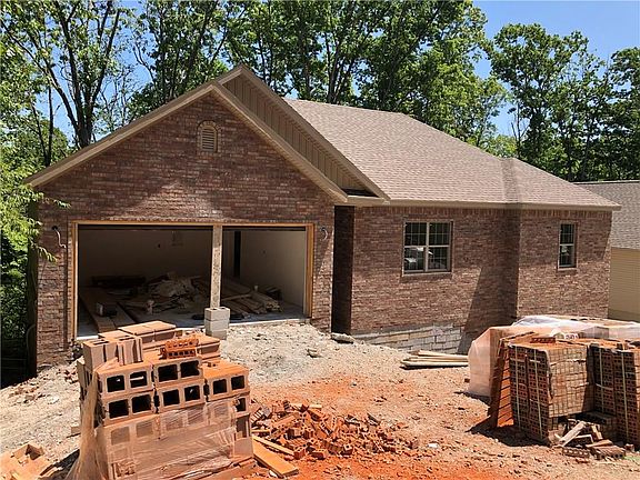 2nd image of 11 Cresswell Cir