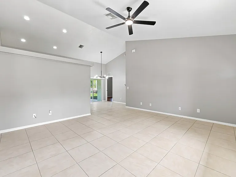 3102 SW Cathedral St — Photo 7