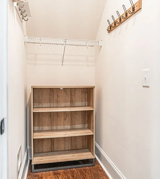 555 N Saylor St — Photo 10
