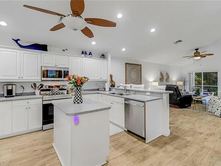 1106 Jardin Dr — Photo 11
