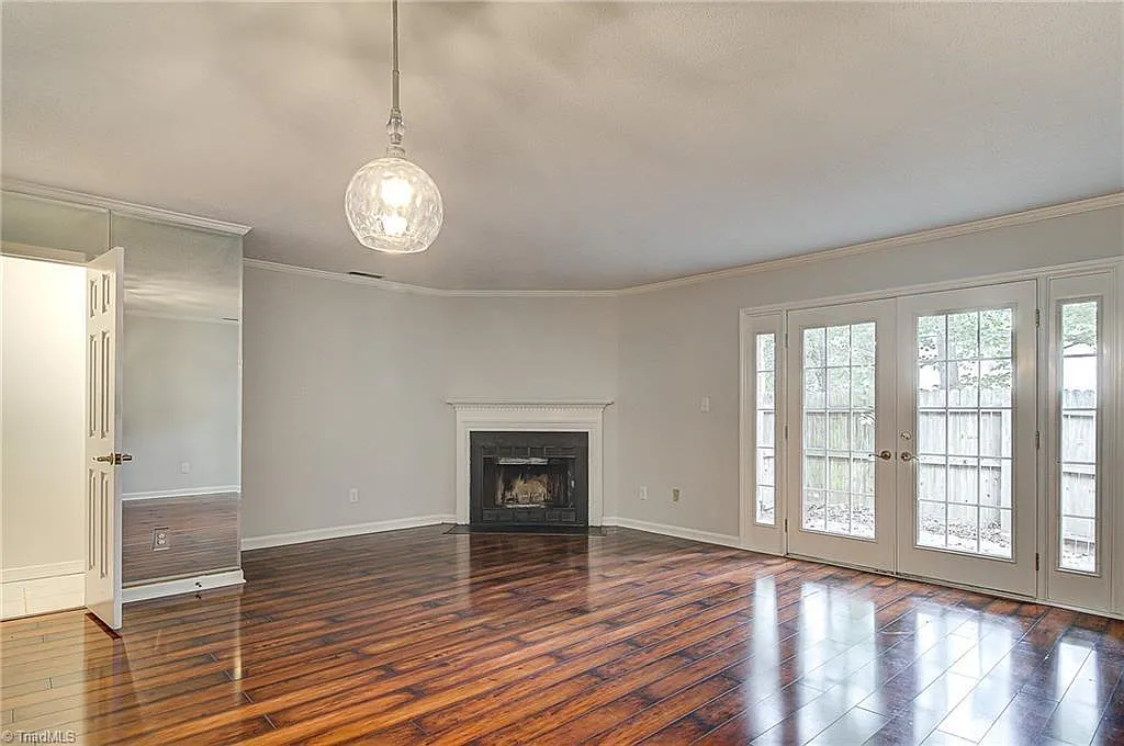 3 bed, 2.5 bath, 1200 sqft, $1,750 — Photo 4