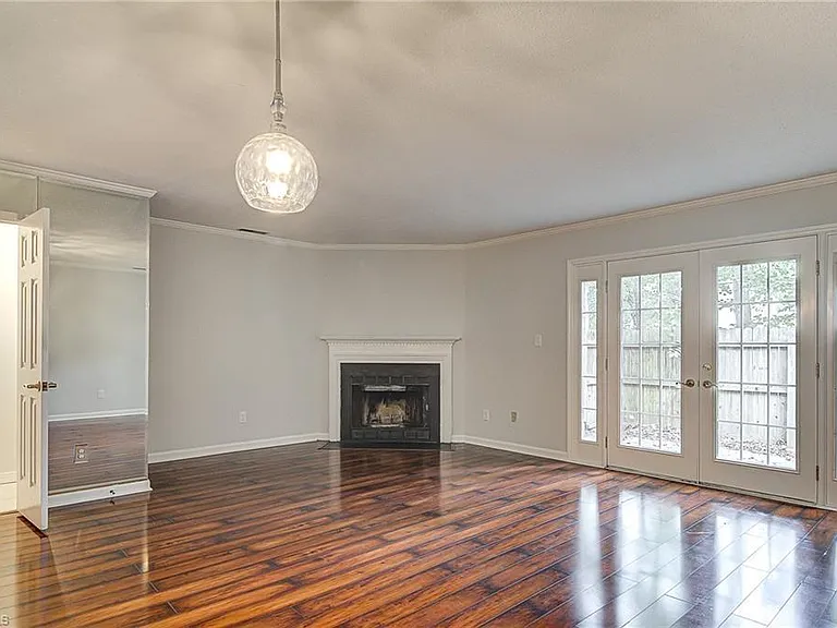 4635 Lawndale Dr — Photo 4