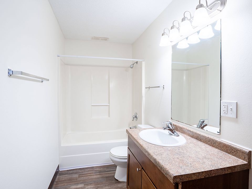 Fargo, ND Westwood Estates | 21B | Bathroom