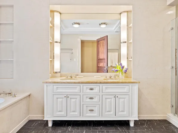 823 Park Avenue image 10 of 16