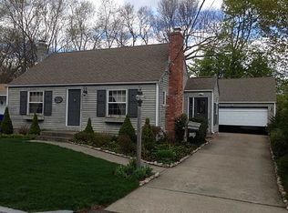 11 Pine Crest Dr, Riverside, RI 02915