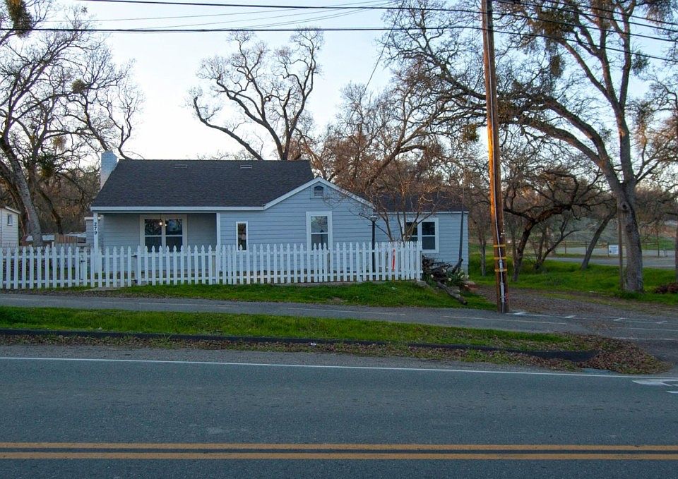 1st image of 279 E Daphne St