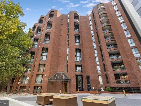 1099 22nd St NW APT 104, Washington, DC 20037
