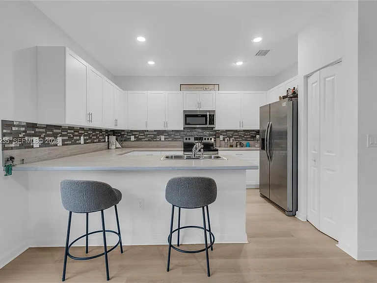 21068 NE 8th Ave — Photo 9