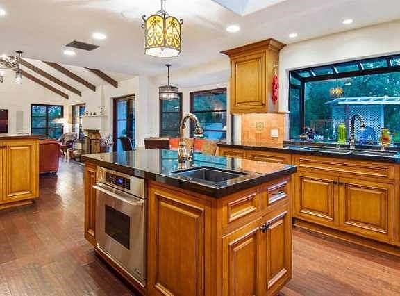 3rd image of 1658 Bluebell Pl