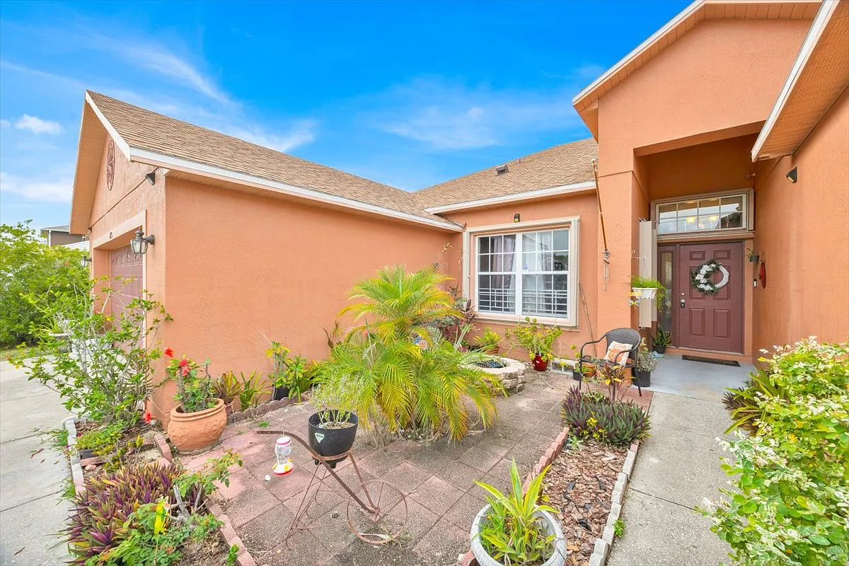 4 bed, 2308 sqft, $2,900 — Photo 3