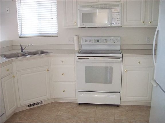 4th image of 4307 N 147th Avenue Cir