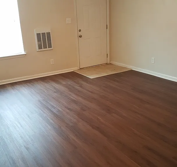 121 W Balview Ave — Photo 2