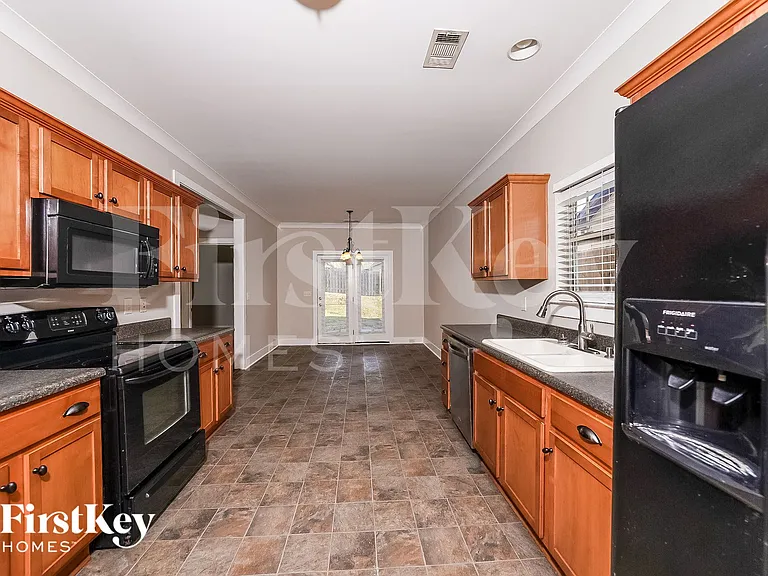 2044 Highview Way — Photo 6