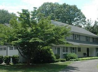 28 Stephanie Ln, Darien, CT 06820