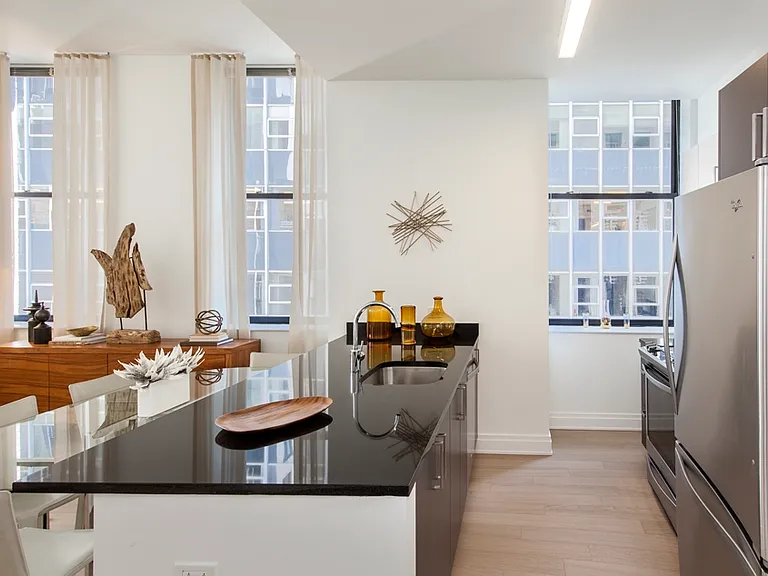 70 Pine St #1103 — Photo 4