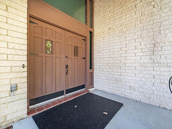 5th image of 121 Charles Dr