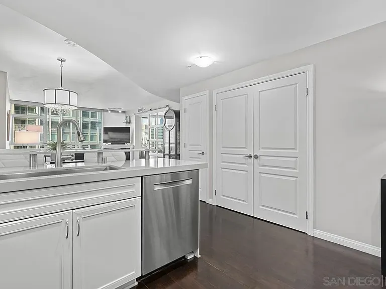555 Front 1501 #1501 — Photo 14