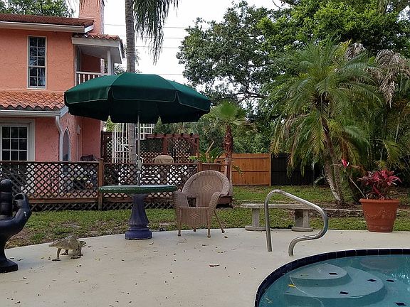 2nd image of 1545 Drew St