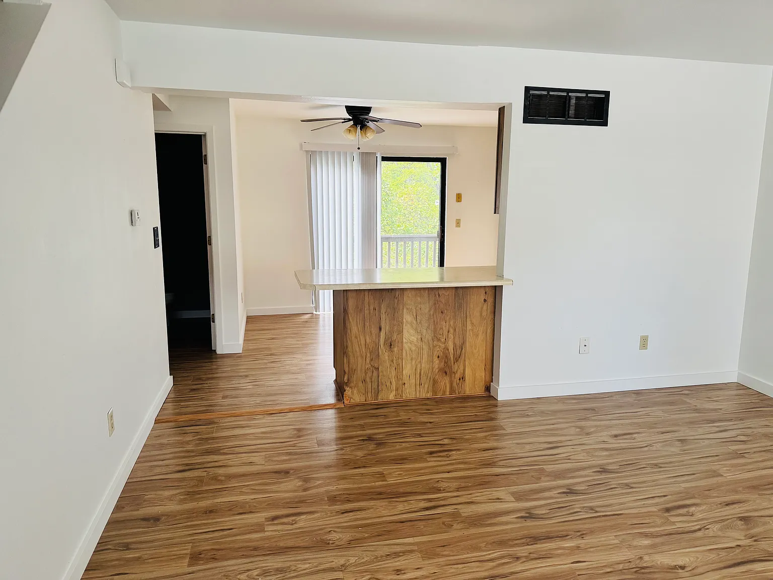 385 Park West Dr — Photo 3