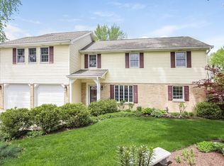 612 W Bob O Link Rd, Mount Prospect, IL 60056