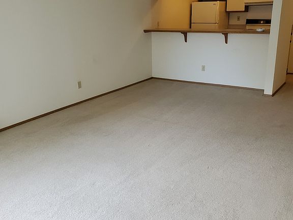 3rd image of 6505 Oswego Pl NE APT 205