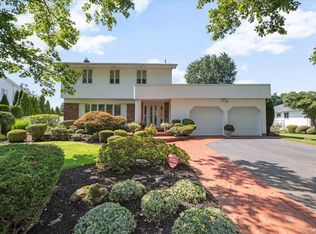 476 S Marginal Rd, Jericho, NY 11753