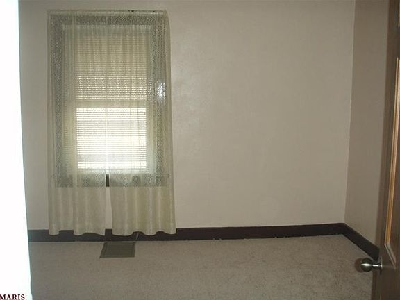 4th image of 9403 Muriel Ave