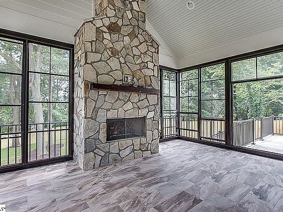 5th image of 202 Aberdeen Dr