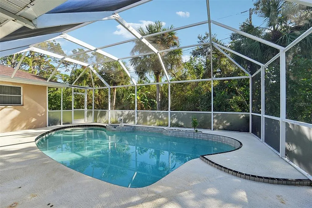 4 bed, 2.0 bath, 1903 sqft, $2,850 — Photo 3