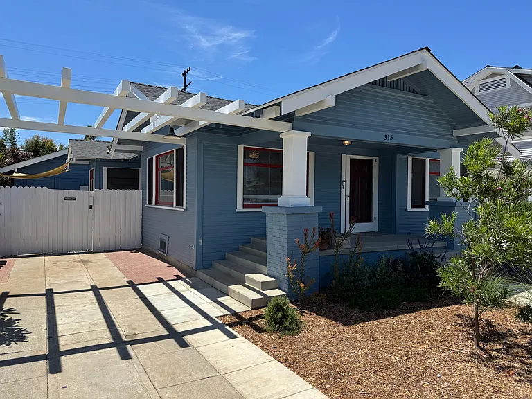 315 Newport Ave — Photo 2