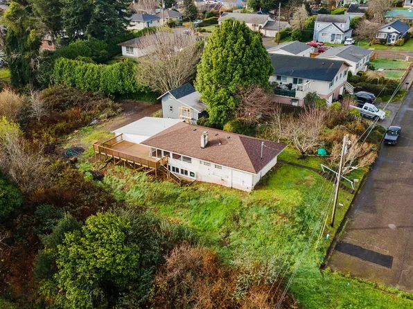 515 State St, North Bend, OR 97459