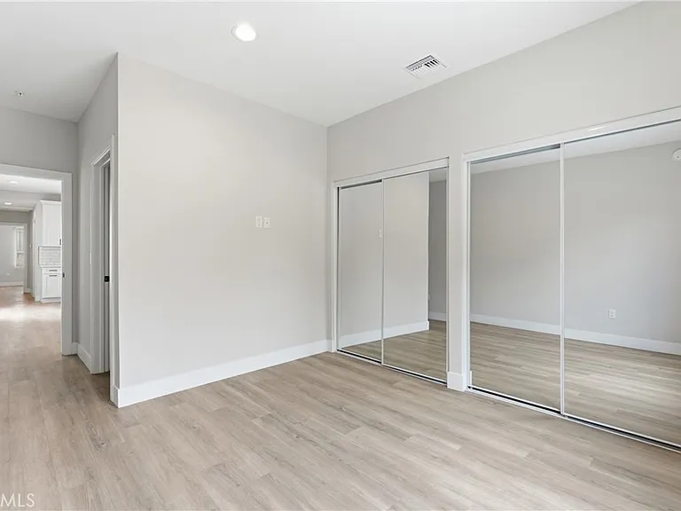 8412 Burnet Ave — Photo 18