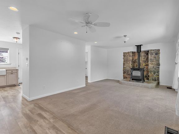 5th image of 459-990 Ponderosa Blvd