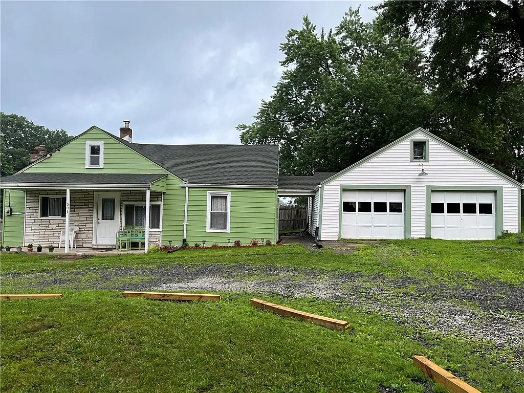 301 Anderson St photo 1