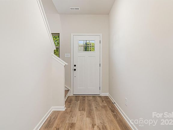 5th image of 2039 Hughes Ave