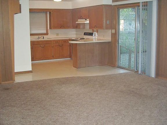 Living/Kitchen Area