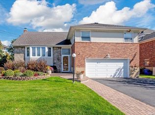 3385 Turf Rd, Oceanside, NY 11572