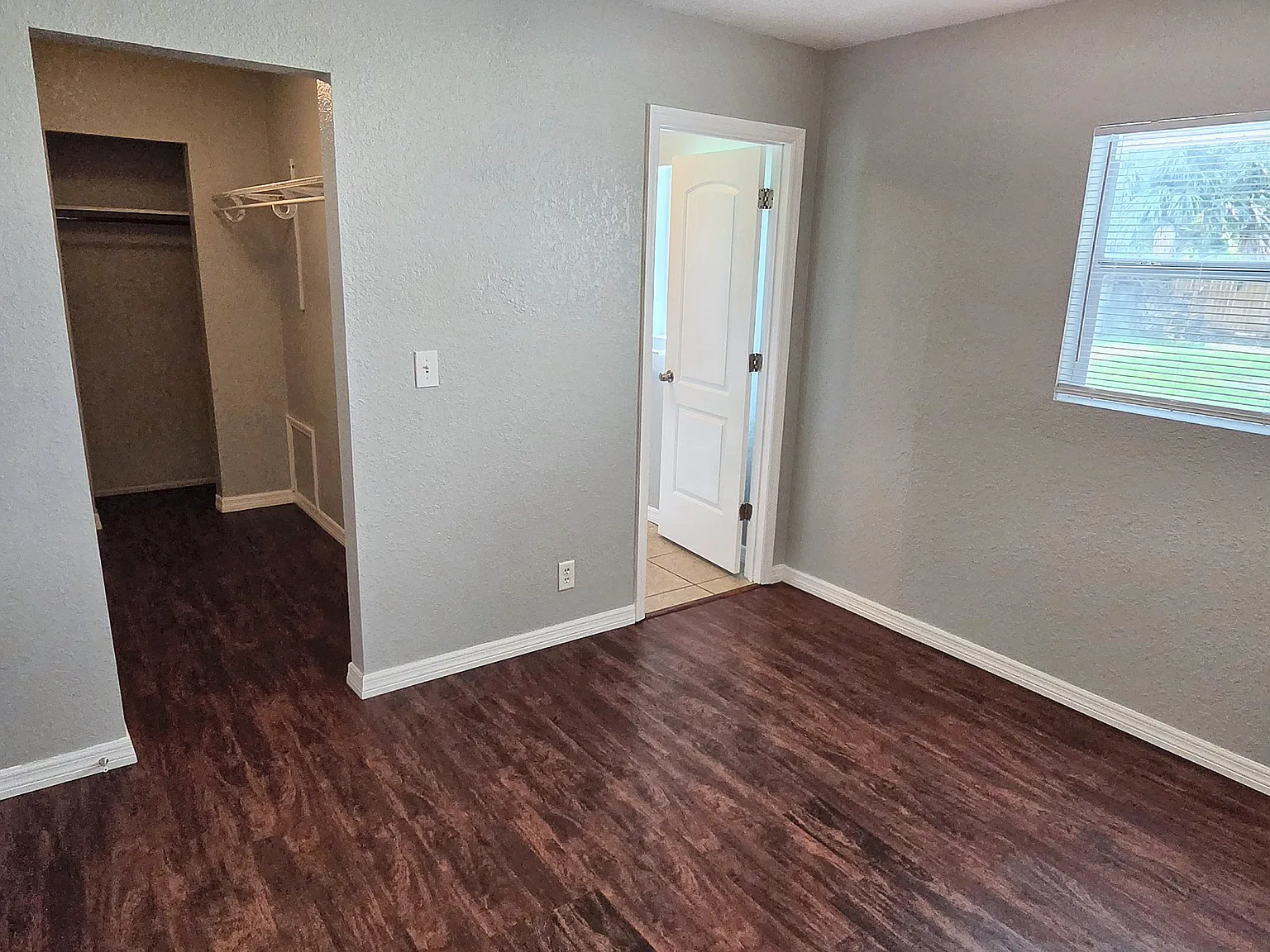 3 bed, 1250 sqft, $2,600 — Photo 4