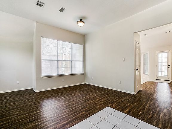 3rd image of 2717 Donnington Dr