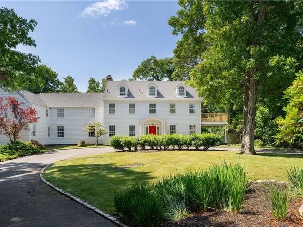 3 Candlelight Ct, Smithtown, NY 11787