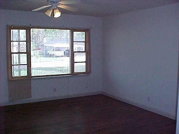 4th image of 504 Harriett Dr