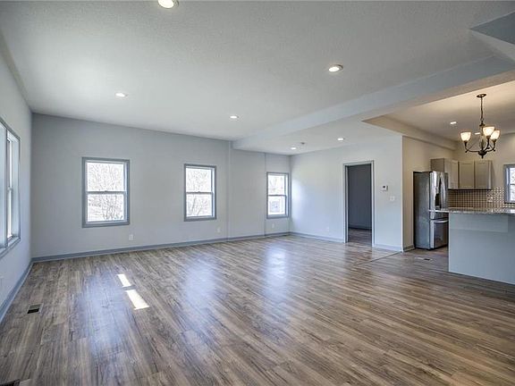 4th image of 844 Freeman Ave