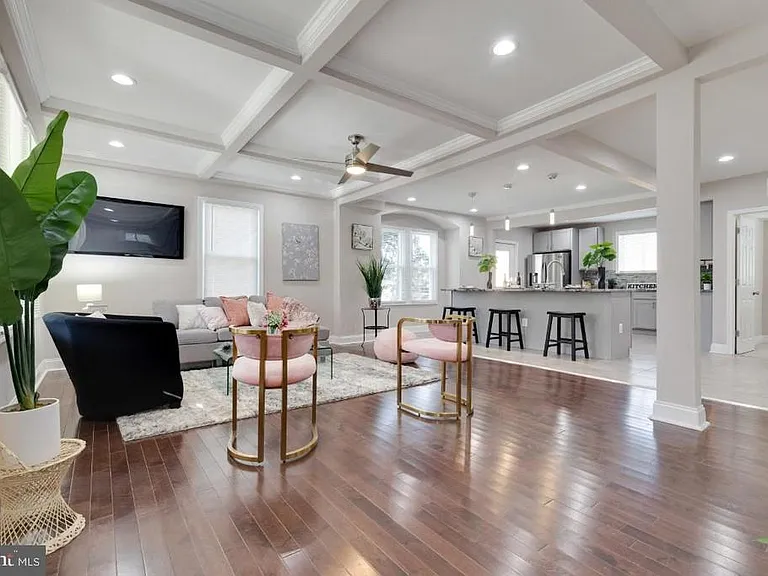 4108 Hayes St NE — Photo 3
