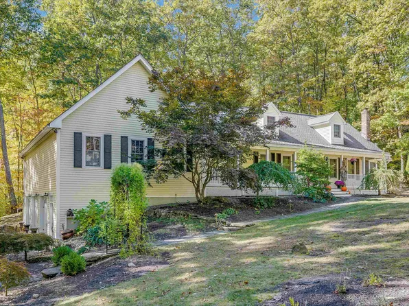10 Barrington Drive, Bedford, NH 03110