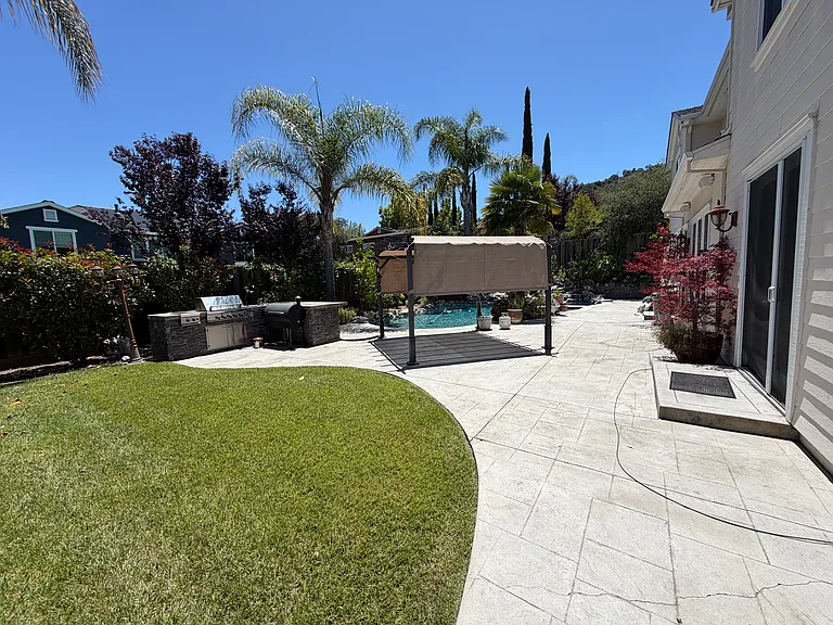 128 Regent Dr — Photo 40