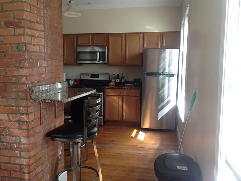 Circuit St — Photo 11