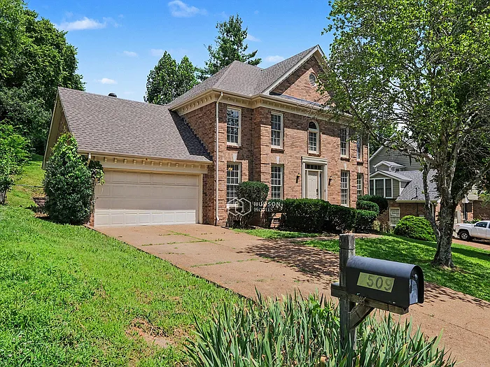 4 bed, 2.5 bath, 2318 sqft, $2,725 — Photo 3