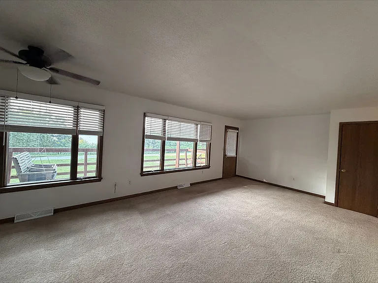 726 W 2nd St #2 — Photo 2