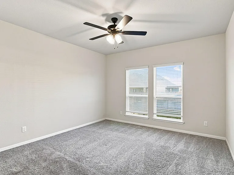 2827 Fox River Dr — Photo 15