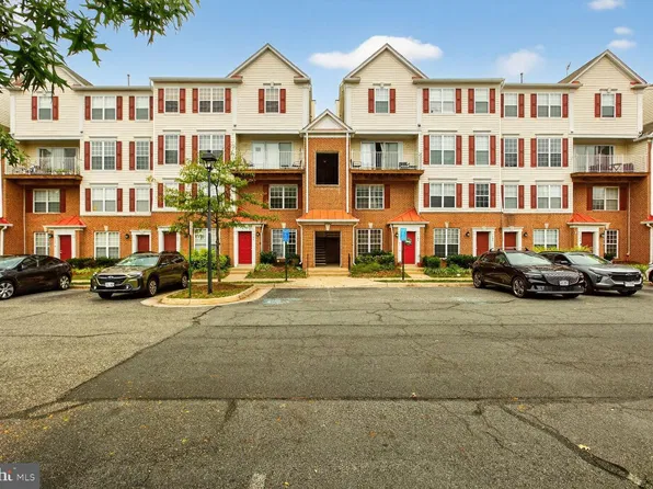2492 Quick St APT 103, Herndon, VA 20171